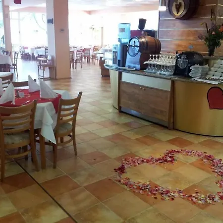 Sandy 酒店 阿尔贝纳