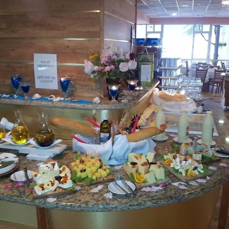 Хотел сенди бийч 4*